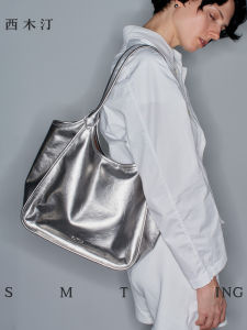 กระเป๋าถือทรงถังสีเงินขนาดใหญ่สำหรับเดินทาง กระเป๋าสะพายไหล่ข้างเดียวสำหรับผู้หญิง กระเป๋าถือสำหรับเดินทางแบบลำลองและเรียบง่าย