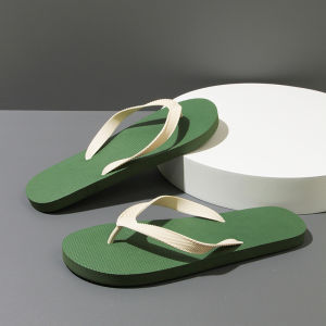 รองเท้าแตะชายหาดแบบสวมสบายสำหรับผู้ชายในช่วงฤดูร้อนปี 2025 รองเท้าแตะชายหาดแบบลำลองที่ระบายอากาศได้ดีและทนทาน