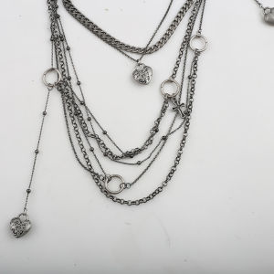 Sweden Niche Designer Retro Heart Multi-Layer Metal Necklace Carved Peach Heart Choker Necklace Twin