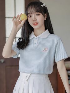 เสื้อยืดคอโปโลผู้หญิง ทรงหลวม แขนสั้น ลายทาง ปักลาย ฤดูร้อน 2023 แฟชั่นสตรีท สไตล์ย้อนยุค แขนสั้น เสื้อยืดคอโปโล