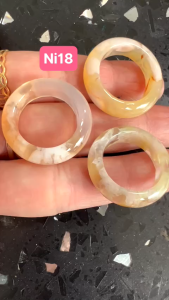 Nhẫn Nữ mới Đá Mã Não Bông Bông Vàng Trắng Đều Bóng Đẹp Ni 18mm Cao 7mm Dầy 4mm Chị em Nữ mệnh Kim mệnh Thủy mệnh Thổ đeo lên tay xinh xắn may mắn chỉ có 350k/1 chiếc ạ