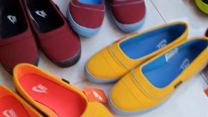 Sepatu sneakers wanita slip on flat kasual kanvas import murah cewek kerja perempuan bidan perawat