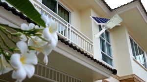 Lampu Solar Cell Panel Surya Tenaga Matahari PJU Jalan LED SNI 500W Watt Street Light Lamp