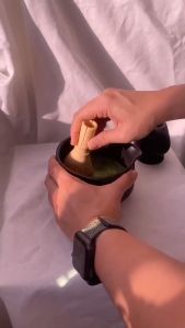 MU HOME จัดส่งทันที แปรงเรซิ่น Matcha Whisk แปรงผสม Matcha แปรงเรซิ่นแปรงเครื่องมือนำกลับมาใช้ใหม่ แปรงผสมชา Matcha วิปครีม เครื่องมือผสมค็อกเทล