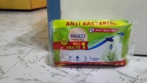 Tisu Basah Anti Bakteri Paseo 2 x 25 Lembar: Beli 1 Dapatkan 1