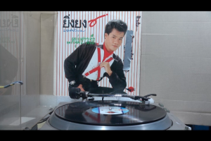 1 แผ่นเสียง 12นิ้ว L20 ยิ่งยง ยอดบัวงาม หนุ่มชาวเรือ แผ่นVG++ริ้วรอยบาง เสียงรบกวนนิดหน่อยไม่มีรอยลึก ปกVG+มีตำหนิขอบนิดหน่อย ขอบไม่ขาด สันไม่ทะลุ แผ่นได้รับการล้างทำความสะอาดแล้ว