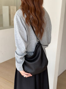 Fashionable Leather Bucket Bag Womens Crossbody Shoulder Bag Underarm Commuter Large Capacity Soft Leather Handbag