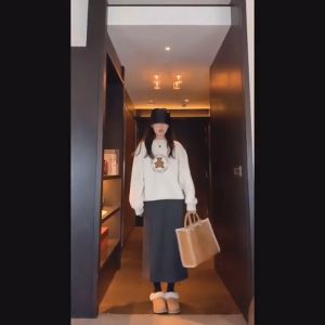 New Cartoon Bear Print Letter Oversize Loose Womens Round Neck Hoodie Casual Autumn and Winter Pullover Long Sleeved Top