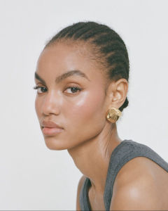 ต่างหูรูปสี่เหลี่ยมดีไซน์เรียบง่ายที่ทำจากโลหะผสมเคลือบเงิน 18K สำหรับผู้หญิง เครื่องประดับแฟชั่นแบบเรียบง่าย