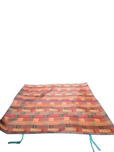 Karpet spon lantai jumbo 200×240cm motif kotak warna merah hijau bermotif geometris.