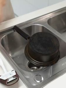 8686.Lucky น้ำยาขัดหม้อดำ ครีมขัดหม้อ ครีมขัดคราบ 200 ml. ไม่ทำร้ายเครื่องครัว ขัดสนิม หม้อดำ พร้อมส่ง