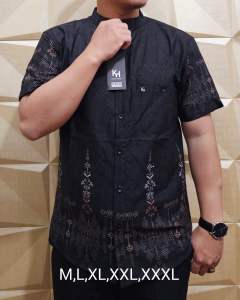 KEMKO KH PREMIUM PUTIH NEW Baju Muslimin Pria dengan Motif Batik Modern Ukuran M hingga XXXL Cocok untuk Acara Formal dan Santai.