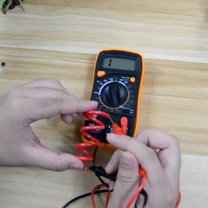 DT266 Clamp Meter Pengukur Penjepit Digital /Multimeter digital XL830L. Pengukuran serbaguna dan presisi tinggi. Memenuhi berbagai kebutuhan pengukuran
