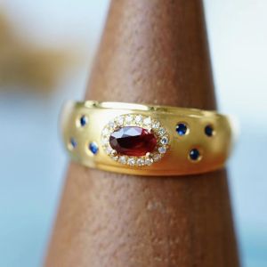 Montagne Jewelry 18K Pure White Gold Ring 18 pces Diamond Inset Fine Jewellery Natural Gem 0.4 Carat Ruby Ring