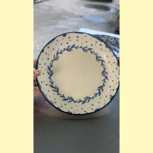 BnM จานเซรามิค จานกระเบื้องเคลือบ จานกลม ลายจุด มงกุฏดอกไม้ แต่งขอบน่ารัก ขนาด 8 นิ้ว ทนทาน เข้าไมโครเวฟได้