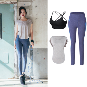 ชุดโยคะฤดูร้อนสำหรับผู้หญิง กางเกงขาสั้นทรงครึ่งแข้ง ชุดโยคะพร้อมแผ่นเสริมหน้าอก เสื้อผ้ากีฬา ผ้าไนลอน แขนสั้น คอกลม