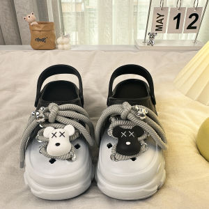 รองเท้าแตะส้นหนาลายจุดปรอทแบบมีหัวรองเท้าแตะส้นแบนแบบสวมสำหรับผู้หญิงในช่วงฤดูร้อนปี 2024 รองเท้าแตะแบบสวมแบบลำลองสำหรับกลางแจ้ง