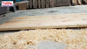 Máy bào gỗ cầm tay công suất 800w có kèm lưỡi bào.