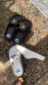 ของมันต้องมี! รองเท้าแตะผู้ชาย ลิขสิทธิ์แท้ Jurassic World จากบริษัทสันสร้าง 🔥 ใครเห็นก็ต้องถามว่า “ซื้อที่ไหน?” ใส่แล้วเท่แบบไม่ต้องพยายาม!  💥 ทำไมต้องรีบซื้อคู่นี้?  ✅ งานลิขสิทธิ์แท้ จาก Jurassic World ใส่แล้วมั่นใจ✅ ดีไซน์จัดเต็ม มี