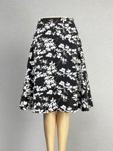 เรียบหรู เอวสูง ลายดอก ครึ่ง กระโปรง สําหรับผู้หญิง ยาวถึงเข่า ทรงเอ ร่ม กระโปรง มีชายเสื้อกว้าง โพลีเอสเตอร์ ผ้า