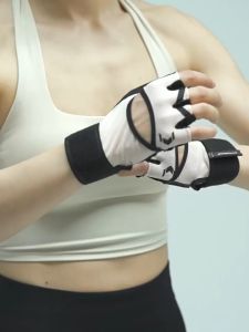 WELSTORE FITTERGEAR WRIST TRAINING GLOVES FEMALE ถุงมือออกกำลังกาย สำหรับผู้หญิง ถุงมือฟิตเนส ปกป้องฝ่ามือเเละข้อมือ