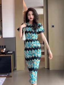 ZY·HT Elegant Lace Dress Female 2024 New French Retro Bubble Sleeve Slim Midi Dress 10359