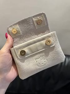 SEA YADOU  กระเป๋าใส่เหรียญสไตล์น่ารักพร้อมลายปั๊มแมวและตัวห้อย ทำจากหนังPUกันน้ำสำหรับใช้ในชีวิตประจำวัน