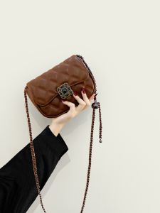 Fashionable Small Crossbody Bag Womens Retro Chain Diamond Patterned Bag Stylish Niche Handbag Trendy Compact Purse