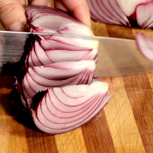 FRESHLY PEELED & PERFECTLY SEALED LARGE RED ONIONS IMPORTED FROM MALAYSIA - 1 KG - ISTANA ROYAL