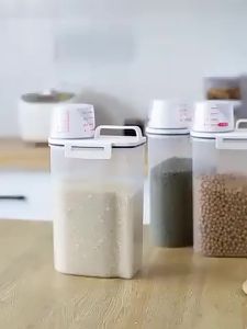 Thùng Đựng Gạo Trong Suốt 2L Kín Hơi Thân Thiện Với Môi Trường Chất Liệu Nhựa Kèm Cốc Đong Chống Ẩm Chống Côn Trùng Và Bụi Bẩn Cho Nhà Bếp
