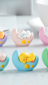 ORNAMEN MINIATUR HEWAN IMUT TIDUR DI BULAN HIASAN MEJA DEKORASI KAMAR - ANIMAL SLEEP ON MOON