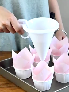 Umi Mall-Kitchen DIY Hand-held Chocolate Icing Cream Funnel Cup Plastic Batter Dispenser Kitchen Tools Baking
