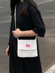 กระเป๋าสะพายข้างผ้าใบขาวแบบสะพายข้างสไตล์เกาหลี กระเป๋าผ้าใบสไตล์วันพีซขนาดเล็กแบบลำลองสำหรับฤดูร้อน