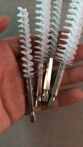 Bàn chải đánh gỉ chổi đánh gỉ vệ sinh lỗ thông ống các kích cỡ từ 8-25mm sợi nhựa trắng mềm mịn