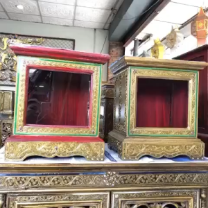 ตู้รับบริจาคไม้ สลักชื่อฟรี สีทองเก่าโบราณ 20x30x37 cm ตู้ใส่ซองทำบุญ แกะสลักลายไทย ประดับกระจก