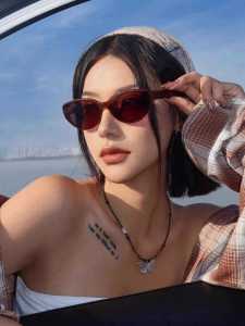 แว่นกันแดดทรงตาแมวสีน้ำตาลสไตล์ย้อนยุคสำหรับผู้หญิง ป้องกันรังสียูวี แว่นกันแดดแบบใหม่ปี 2024 แว่นกันแดดแบบลำลอง