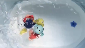 FAMILY`S CHOICE Wonderful Toys Baby Bath Toy Swimming Plaything Cartoon Tortoise Cute Animals Shape Baby Accompany Bathing Tools Wind-up Turtle/Dolphin/Crab/Yellow Duck