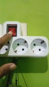 T Arde 3 LUBANG + 1 SAKLAR Stop Kontak Tusuk Arde TRM 3LB / 4 LUBANG Lubang Colokan Listrik Saklar