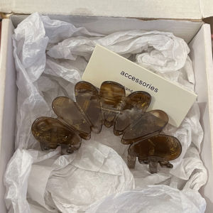 French Simple Versatile Medium Hair Claw Clip Back of Head Shark Clamp Hair Accessories Childrens Fashion Accessories