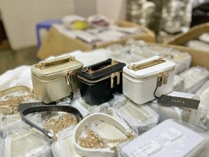 [ẢNH THẬT] Túi Dáng Cốp Mini Cầm Tay & Đeo Chéo Dây Xích Siêu Cưng - Có Lót Nhung Size 13 New 2023