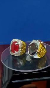 Cincin Batu Ruby Delima Merah Besar yg ikat dgn cincin Salung Ori. Stainless Steel Sadur Emas dan Penuh dgn Kristel High Grade-Jamin Tak Karat