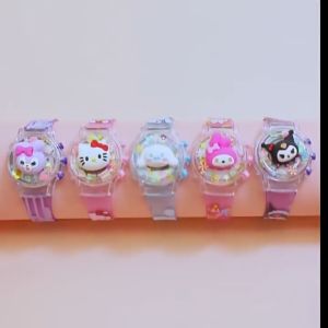นาฬิกา Sanrio สำหรับเด็ก มีตัวละครการ์ตูน Kuromiนาฬิกาดนตรีเรืองแสงหมุนไ Melody นาฬิกาฉายภาพ นาฬิกากันน้ำสำหรับเด็ก