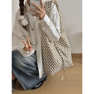 กระเป๋าสะพายไหล่ผ้าใบลายสก็อตสีขาวความจุขนาดใหญ่สำหรับผู้หญิง กระเป๋าสะพายไหล่แบบลำลองสไตล์เกาหลี กระเป๋าถือขนาดใหญ่ กระเป๋าผ้าใบลายสก็อตสีขาว