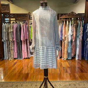 Zida Tunik by Dian Pelangi LIMITED EDITION Blouse Baju Atasan Kemeja Blus Outfit Casual Formal Kerja Kantor Pesta Pernikahan Kondangan Lebaran Wanita Hijaber Cantik Anggun Modis Modern Simple Elegan Mewah Model Korea Terbaru Motif Batik Abstrak Kekinian