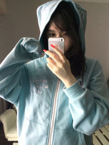 เสื้อสเวตเตอร์มีฮู้ดลายหูแมวปักลายฤดูใบไม้ร่วงและฤดูหนาวสำหรับผู้หญิง ทรงหลวม ดีไซน์ซิป เสื้อแจ็คเก็ตสไตล์อเมริกันแบบบาง