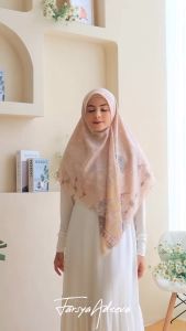 ASHIQAA PUTIH Hijab Segiempat Motif Ukuran Jumbo Syari 130x130 Bahan Voal Premium