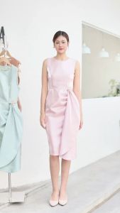 [LUXURY707] LX1118 : ชุดออกงานแขนกุด คอกลม กระโปรงสอบระบายข้าง แต่งเข็มกลัด