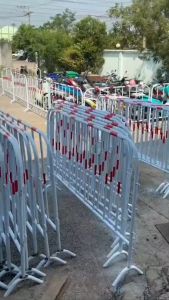 เหล็ก กั้น แผงจราจร ร่วมกัน แผงกั้นตำรวจ แผงกั้นรั้ว แผงกั้นที่จอดรถ คอนโด แผงกั้นพื้นที่