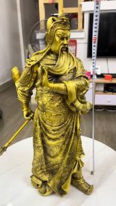 Tượng quan công đứng trấn ải bằng đồng phong thủy cao 60cm ngang 30cm nặng 11kg