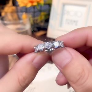 Huitan Thời Trang Trắng Đính Đá Cubic Zirconia Nhẫn Cho Nữ AAA Cấp Pha Lê Nữ Công Sở Phong Cách Đơn Giản Ngón Tay Phụ Kiện Trang Sức